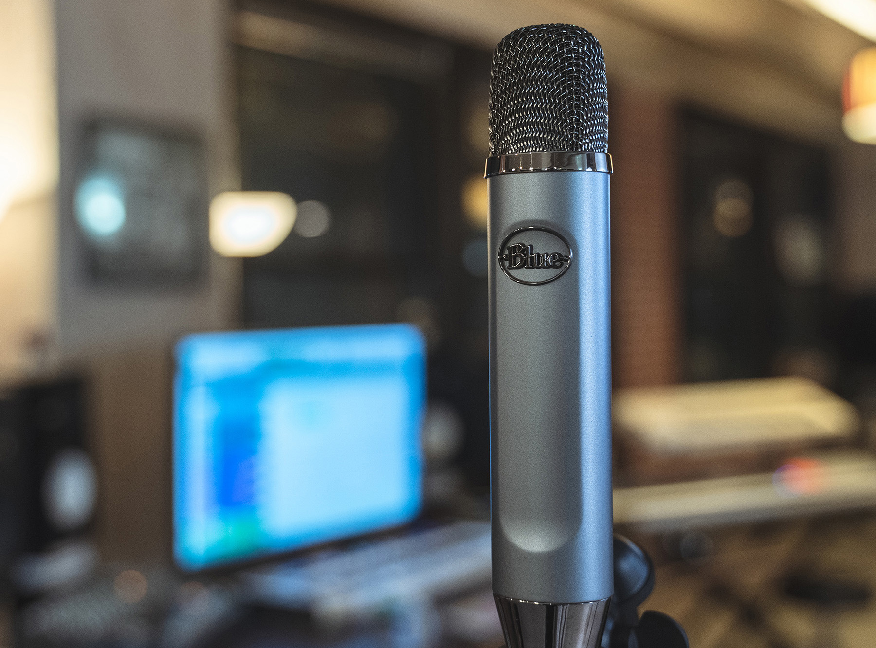 Blue Ember – Ny elegant kondensatormikrofon för modern inspelning