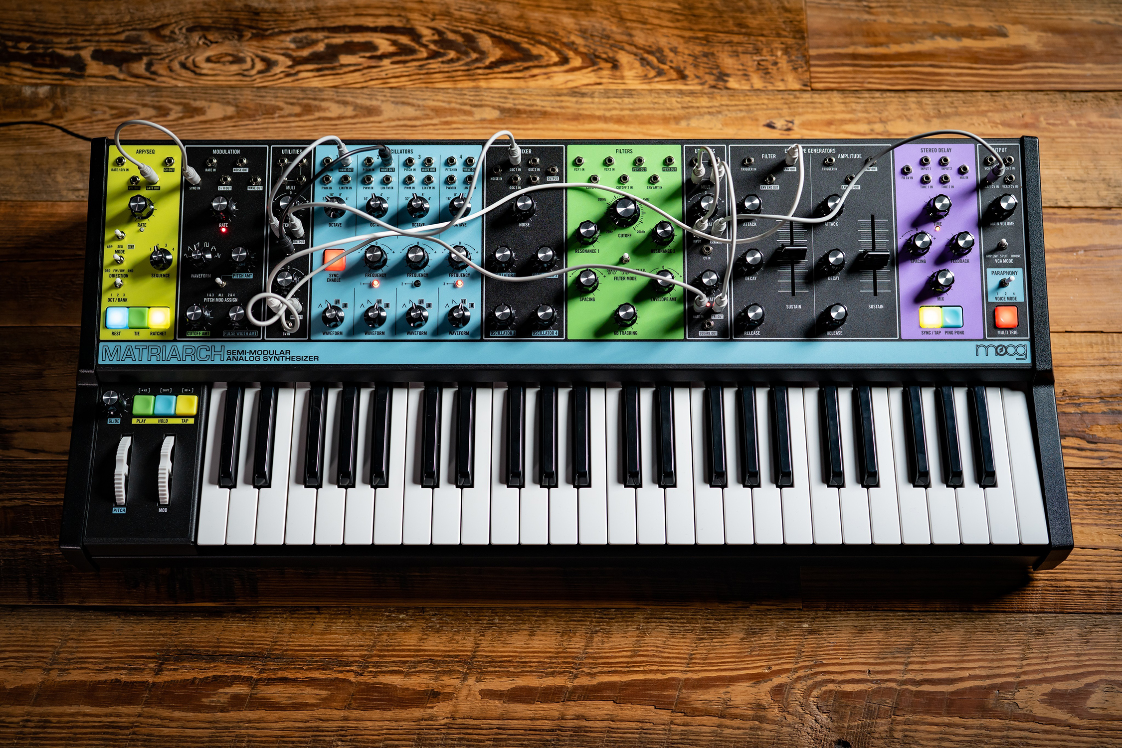 Moog Matriarch – 4-rösters parafonisk semimodulär analogsynt med sequencer, arpeggiator och inbyggt analogt delay!